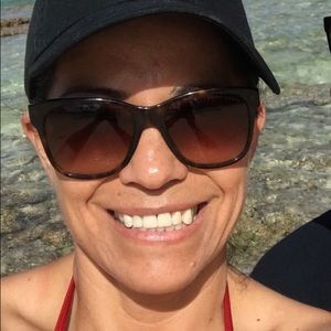 Meet your Posher, Amparo